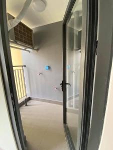 Lô gia Vinhomes Grand Park Quận 9 Căn hộ Vinhomes Grand Park tầng thấp, đón hướng thành phố mát mẻ.