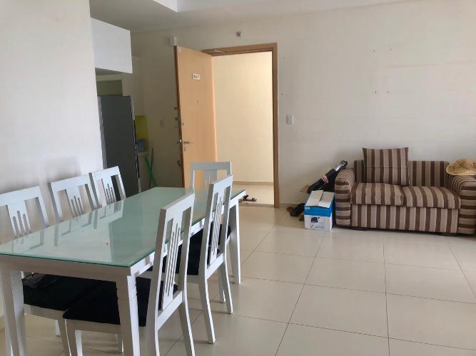 Phòng khách căn hộ M-One Nam Sài Gòn, Quận 7 Căn hộ M-One Nam Sài Gòn view thoáng mát, nội thất cơ bản.