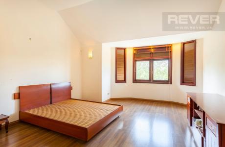 Phòng ngủ phụ lót sàn gỗ Villa sân vườn hướng Tây Đại học Bách Khoa
