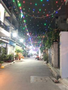 Hẻm nhà phố Huỳnh Văn Nghệ, Tân Bình Nhà phố hướng Tây Nam, hẻm xe hơi 4m, diện tích 45m2.