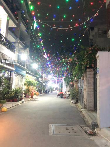 Hẻm nhà phố Huỳnh Văn Nghệ, Tân Bình Nhà phố hướng Tây Nam, hẻm xe hơi 4m, diện tích 45m2.