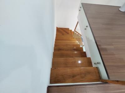 cầu thang duplex STAR HILL PHÚ MỸ HƯNG Bán duplex Star Hill Phú Mỹ Hưng 3PN, tầng 4 block A, đầy đủ nội thất, sổ hồng