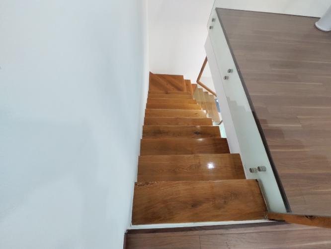 cầu thang duplex STAR HILL PHÚ MỸ HƯNG Bán duplex Star Hill Phú Mỹ Hưng 3PN, tầng 4 block A, đầy đủ nội thất, sổ hồng