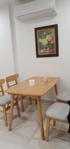 Bàn ăn Vinhomes Grand Park Quận 9 Căn hộ Vinhomes Grand Park nội thất cơ bản, hướng nội khu.