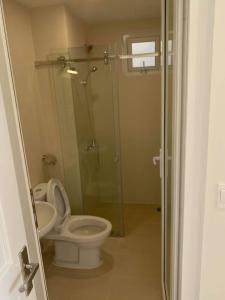 WC Moonlight Park View Căn hộ Moonlight Park View tầng trung, 2 phòng ngủ, view nội khu.