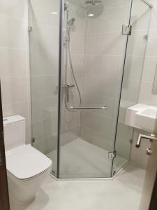 Nhà vệ sinh Eco Green Saigon Căn hộ Eco Green Saigon tầng trung, view nội khu thoáng đãng.