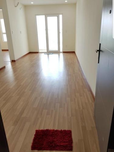 Phòng khách Diamond Riverside, Quận 8 Căn hộ Diamond Riverside view công viên ven sông, tầng trung.