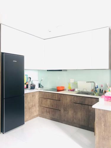 Phòng bếp căn hộ The Gold View Căn hộ The Gold View 2 phòng ngủ view tầng cao nhìn ra hồ bơi.