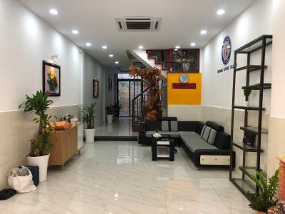 Phòng khách nhà phố quận 7 Bán nhà phố KDC Nam Long, phường Phú Thuận, quận 7, diện tích đất 78m2, diện tích sử dụng 194.9m2, sổ hồng đầy đủ.