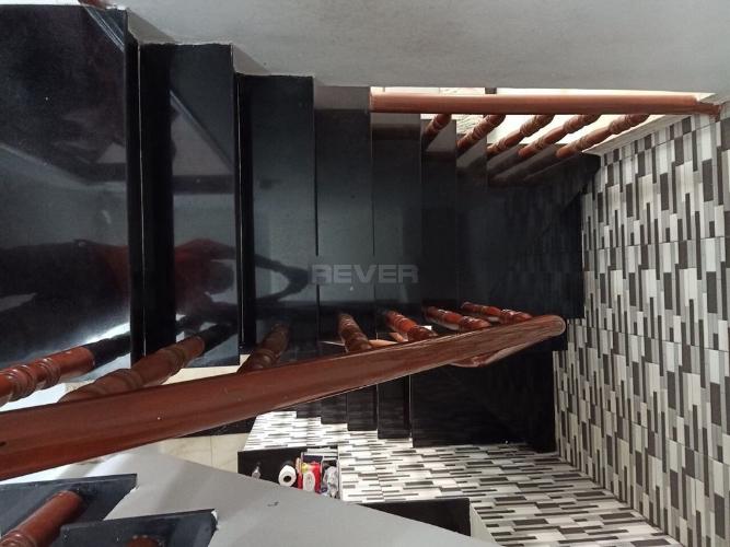 Cầu thang nhà phố Mễ Cốc, Quận 8 Nhà phố mặt tiền quận 8, view sông hướng Tây Bắc.