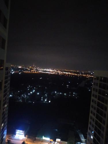 View Vinhomes Grand Park Quận 9 Căn hộ Vinhomes Grand Park tầng cao, ban công đón ánh sáng tự nhiên.