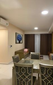 Căn hộ The Tresor 3 phòng ngủ tầng cao diện tích 110.5m2, nội thất cơ bản.