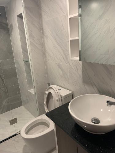 WC Nhà phố Linh Trung, Thủ Đức  Cho thuê nhà phố nguyên căn, mặt tiền đường Linh Trung, 6PN, diện tích đất 89.7m2