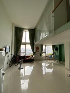 Phòng khách La Astoria, Quận 2 Căn hộ Duplex La Astoria tầng trung, view thành phố.