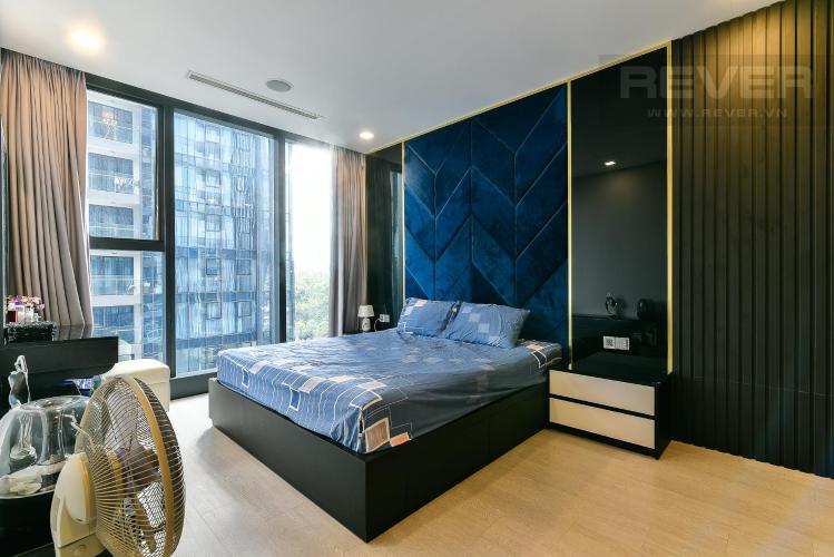 Phòng ngủ căn hộ Vinhomes Golden River Bán hoặc cho thuê Vinhomes Golden River 2PN, tháp The Aqua 1, đầy đủ nội thất, view sông và nội khu