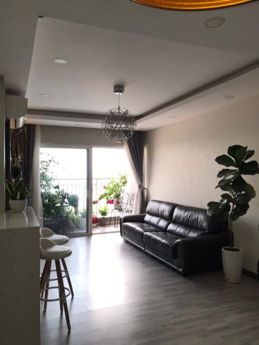 Phòng khách căn hộ Sunsire City Căn hộ Sunrise City khu North ban công lớn view thành phố thoáng mát.