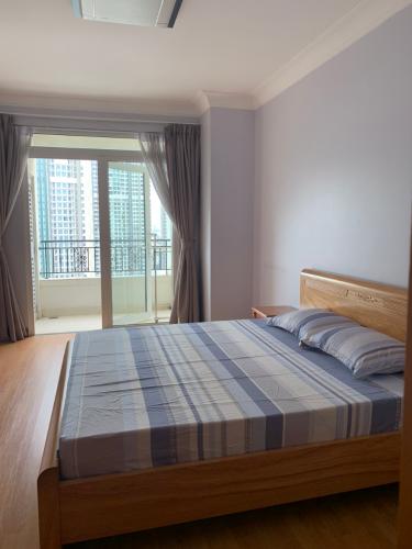 Phòng ngủ căn hộ The Manor Căn hộ The Manor nội thất cơ bản, ban công hướng Tây Nam.