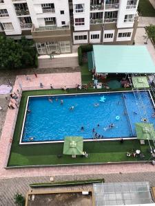 View ban công căn hộ Happy City Căn hộ Happy City đầy đủ nội thất view thành phố thoáng mát.