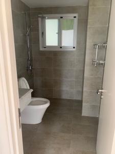 Toilet căn hộ HAPPY VALLEY Bán căn hộ Happy Valley 3PN, tầng thấp, hướng Nam, view công viên nội khu