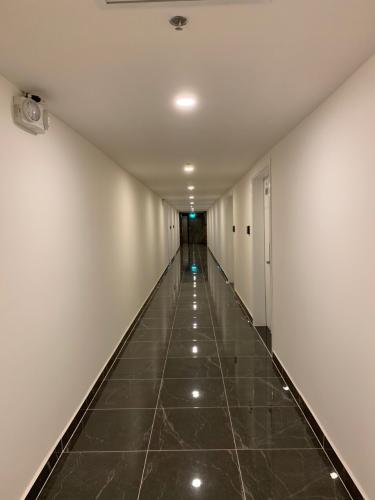 Hành lang căn hộ Terra Royal Bán căn hộ Terra Royal đầy đủ tiện ích, vị trí gần trung tâm thành phố