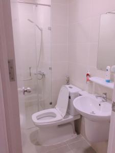 Phòng tắm Carillon 5, Tân Phú Căn hộ Carillon 5 tầng cao, ban công hướng Tây Nam, thiết kế hiện đại.