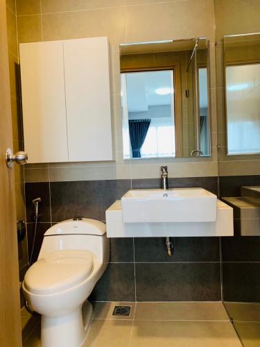 Phòng khách căn hộ The Sun Avenue Căn hộ The Sun Avenue tầng trung 2 phòng ngủ, diện tích 73.5m2