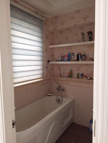 Nhà phố Nhà Bè Bán nhà cách Bệnh viện Nhà Bè hơn 500m, nội thất cơ bản.