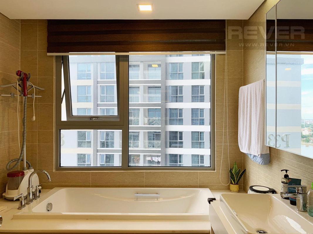 Bồn tắm nằm Bán căn hộ Vinhomes Central Park 4PN, tháp Park 4, đầy đủ nội thất sang trọng, view sông và công viên mát mẻ