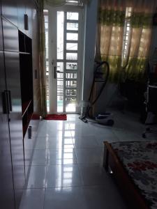 Nhà phố Lâm Thị Hồ quận 12 Nhà phố hướng Nam hẻm oto, sổ hồng riêng, nội thất cơ bản.