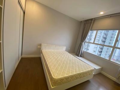 Phòng ngủ Sunrise City, Quận 7 Căn hộ Sunrise City tầng trung, ban công hướng Nam, view hồ bơi.