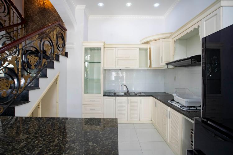 Phòng bếp biệt thự Trần Não, Quận 2 Biệt thự thiết kế phong cách tân cổ điển, nội thất sang trọng.