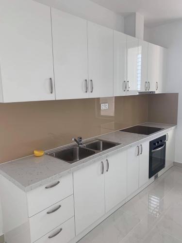 Phòng bếp Saigon Mia, Bình Chánh Căn hộ Saigon Mia tầng trung, view thành phố.