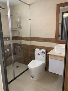 Toilet Palm Heights Quận 2 Căn hộ Palm Heights tầng cao, hướng Bắc, view nội khu thoáng mát.