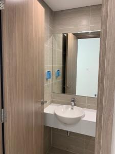 Toilet Vinhomes Grand Park Quận 9 Căn hộ Vinhomes Grand Park tầng 31, view nội khu đón gió.