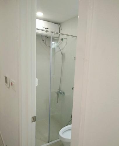 phòng vệ sinh căn hộ sai gòn mia Cho thuê Officetel Saigon Mia diện tích 32m2 nội thất cơ bản