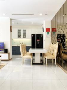 Phòng bếp căn hộ Vinhomes Central Park  Bán căn hộ Vinhomes Central Park, 2 phòng ngủ, đầy đủ nội thất.