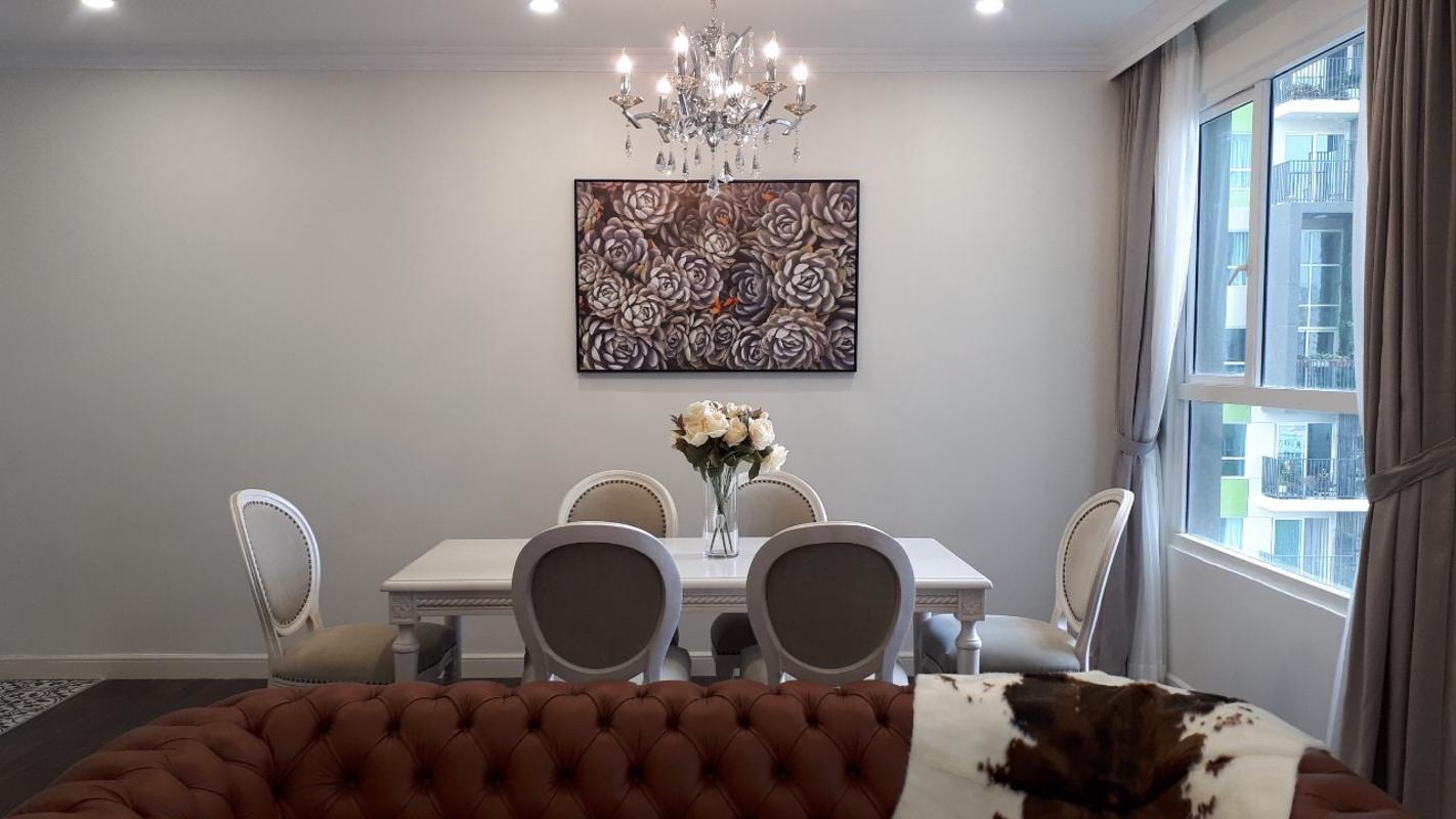 Bàn ăn căn hộ Vista Verde Bán căn hộ Vista Verde thuộc tháp Orchird, diện tích 140m2, gồm 4 phòng ngủ, đầy đủ nội thất cao cấp 