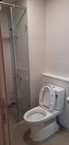 Phòng tắm Cho thuê căn hộ 2 phòng ngủ Safira Khang Điền, diện tích 66m2, thiết kế hiện đại, nội thất đầy đủ.