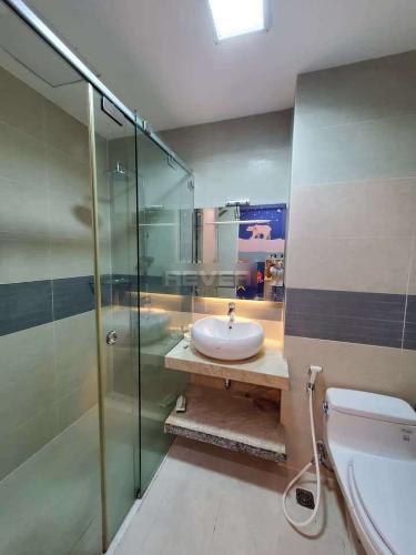 Phòng tắm căn hộ La Casa Căn hộ La Casa nội thất cơ bản, view thoáng mát.