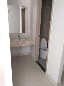 Gian bếp căn hộ Jamona City Quận 7 Cần bán căn hộ Jamona City 2 phòng ngủ tầng 18 Quận 7, diện tích 65m2, chưa có nội thất