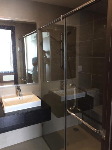 tolet phong ngủ chính căn hộ SUNRISE RIVERSIDE Cho thuê căn hộ Sunrise Riverside, diện tích 69m2