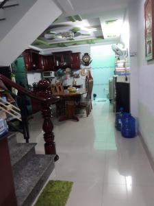 Nhà phố Lâm Thị Hồ quận 12 Nhà phố hướng Nam hẻm oto, sổ hồng riêng, nội thất cơ bản.