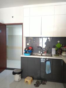 Phòng bếp căn hộ ERA TOWN Bán căn hộ Era Town tầng trung, 3 phòng ngủ, diện tích 89m2, thiết kế hiện đại.