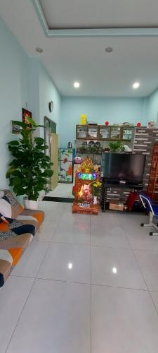 Phòng khách nhà phố đường Đỗ Xuân Hợp Nhà phố hẻm Đỗ Xuân Hợp 42.3m2, nội thất đầy đủ, hướng Tây.