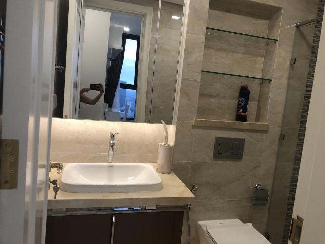 Toilet căn hộ VINHOMES GOLDEN RIVER Bán căn hộ Vinhomes Golden River 2PN, diện tích 78m2, đầy đủ nội thất, view sông Sài Gòn và Bitexco