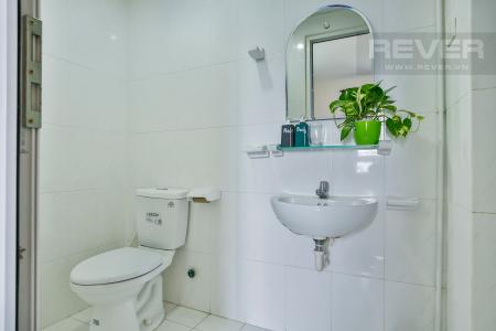 Toilet 2 Căn hộ tầng cao Riverside 90 hướng Tây Nam view về Bitexco Quận 1