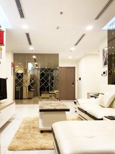 Phòng khách căn hộ Vinhomes Central Park  Bán căn hộ Vinhomes Central Park, 2 phòng ngủ, đầy đủ nội thất.