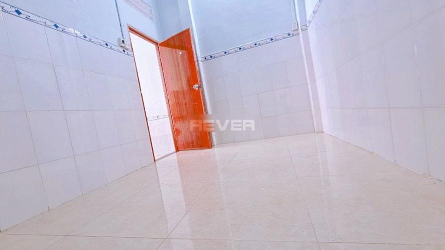 Bên trong nhà phố Tân Chánh Hiệp 33, Quận 12 Nhà phố hướng Tây, hẻm xe hơi vào tận nơi, sổ hồng riêng.