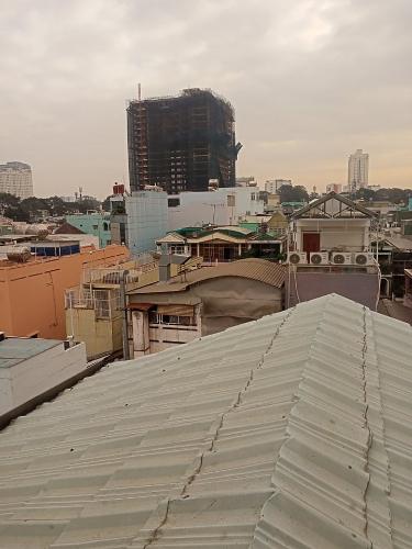 View sân thượng nhà phố quận 5 Nhà phố đường Phạm Hữu Chí diện tích 45.2m2, sổ hồng pháp lý đầy đủ.