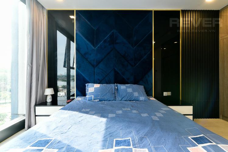 Phòng ngủ căn hộ Vinhomes Golden River Bán hoặc cho thuê Vinhomes Golden River 2PN, tháp The Aqua 1, đầy đủ nội thất, view sông và nội khu